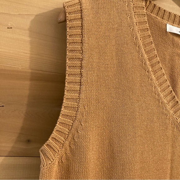 Khaki caramel Vneck sweater vest NWOT - Picture 5 of 8